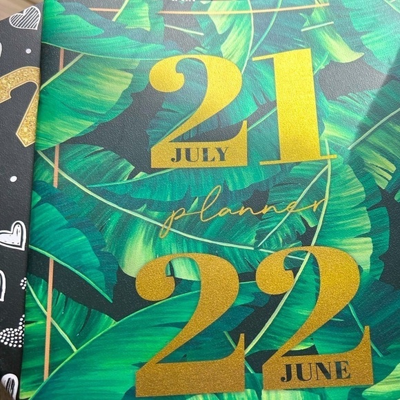 🟢DONATING 12/15!🟢 2 NEW Planners Botanical & Heart Calendars NWT - Picture 4 of 15